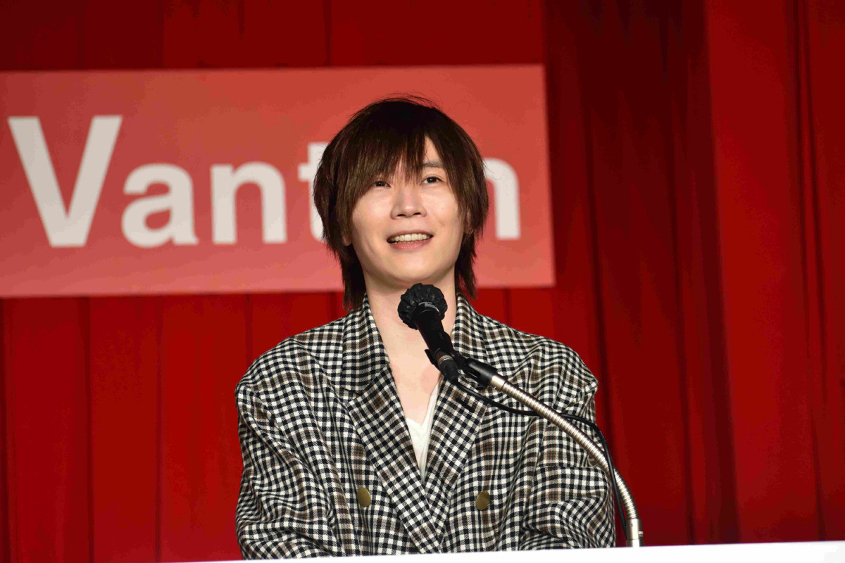 専門学校「Ｖａｎｔａｎ」の卒業式で登壇した「ＳＨＯＷＲＯＯＭ」の前田裕二社長