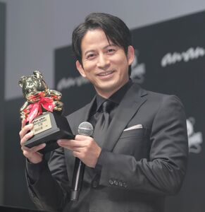 岡田准一「愛着ある」なにわ男子との縁明かす 「ひらパー」CM共演