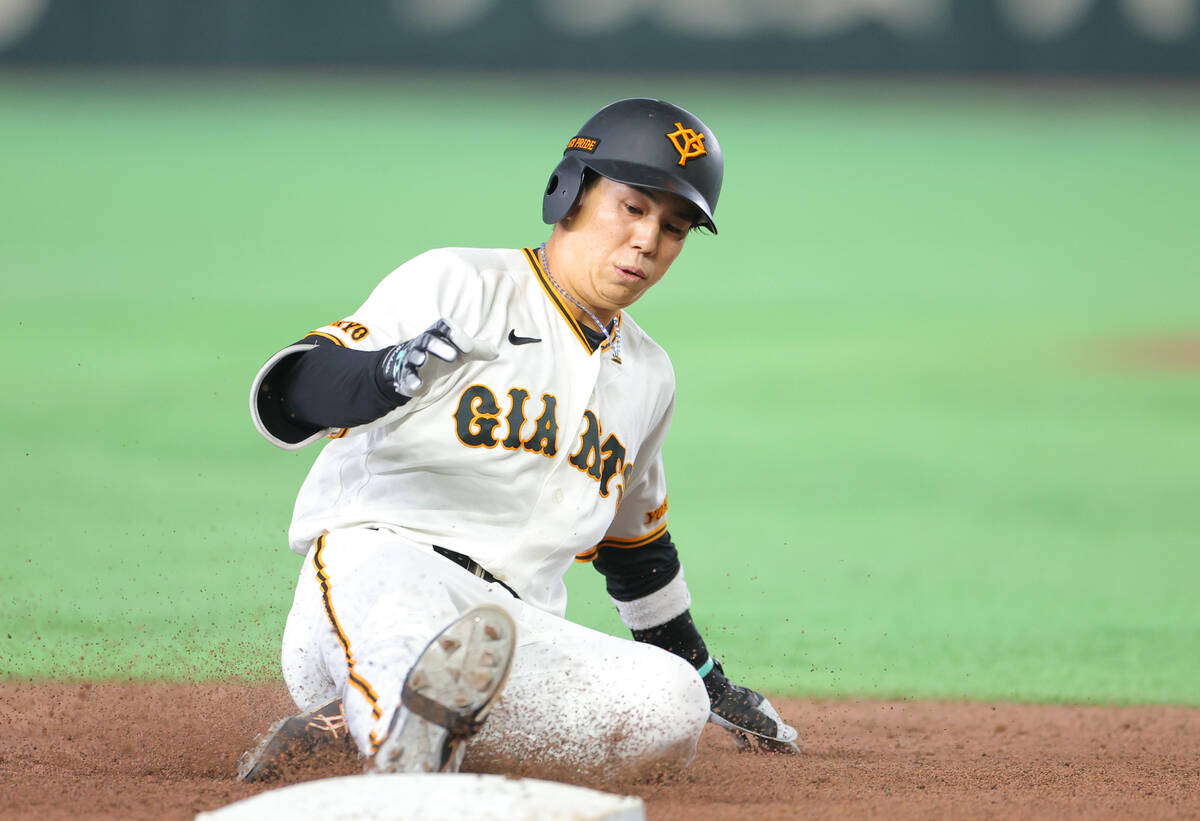 ７回２死、門脇誠が左中間に三塁打を放つ（カメラ・宮崎　亮太）
