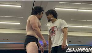 田村男児（左）とにらみ合う吉岡世起（写真は全日本プロレス公式サイトより）