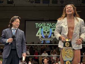 ＳＳＰＷ平井代表（左）と大会を締める黒潮　ＴＯＫＹＯ　ジャパン