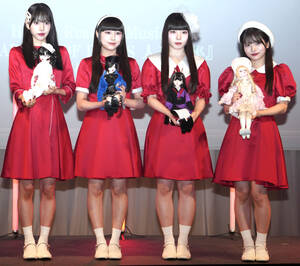制作発表会に出席したファントムシータの（左から）美雨、百花、凛花、もな